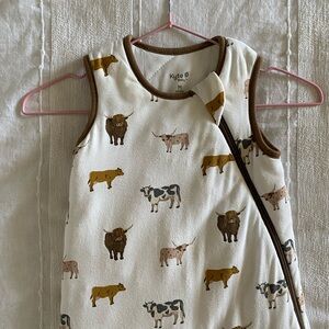 BUNDLE Burt’s Bee baby linen blanket new & KTE baby sleep sack new condition